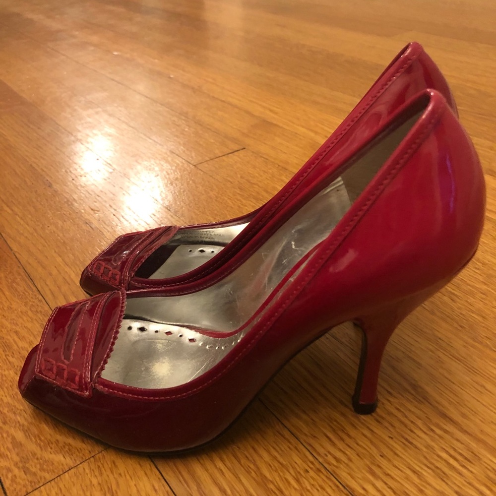 BCBG Ombré Peep Toe Heels